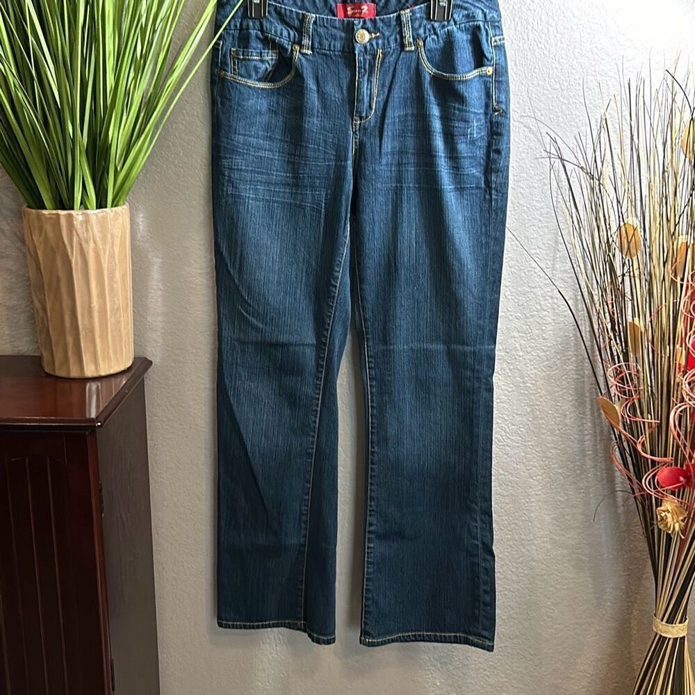 B6/4 seven 7 women’s denim blue jeans, boot cut size 10